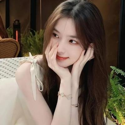 网红圈旧照被扒，双方工作室齐声否认，一个月引热议